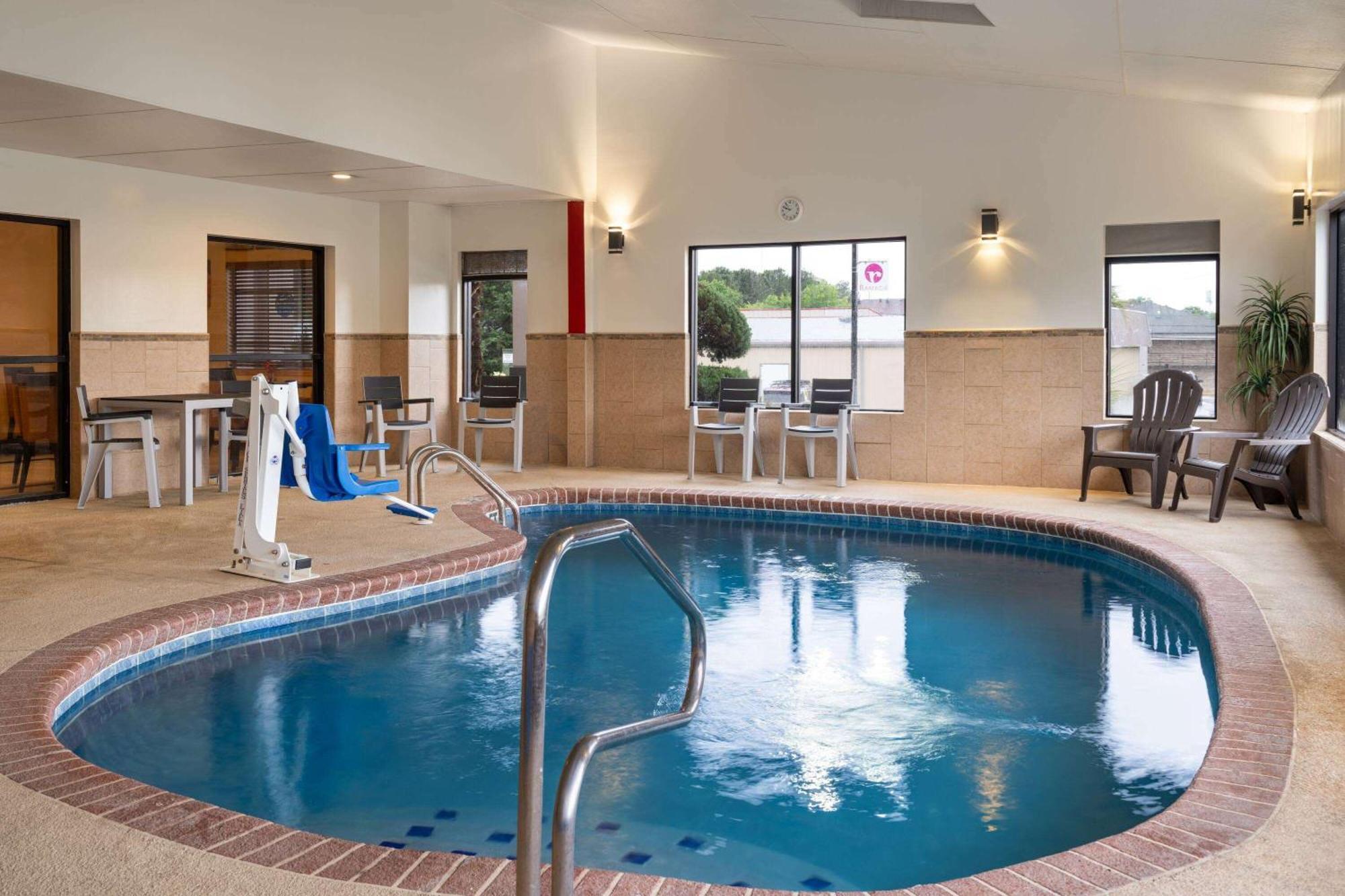 Hotel Ramada By Wyndham Locust Grove Zewnętrze zdjęcie